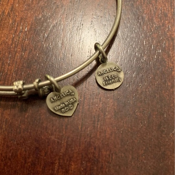 Live Laugh Love Bracelet - Picture 4 of 5